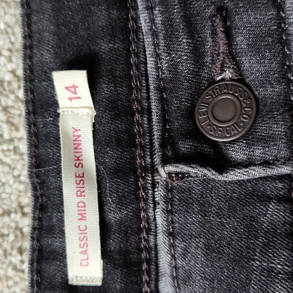 Levi's Classic Mid-rise Skinny Black Jeans  Size 14 - Picture 2 of 4